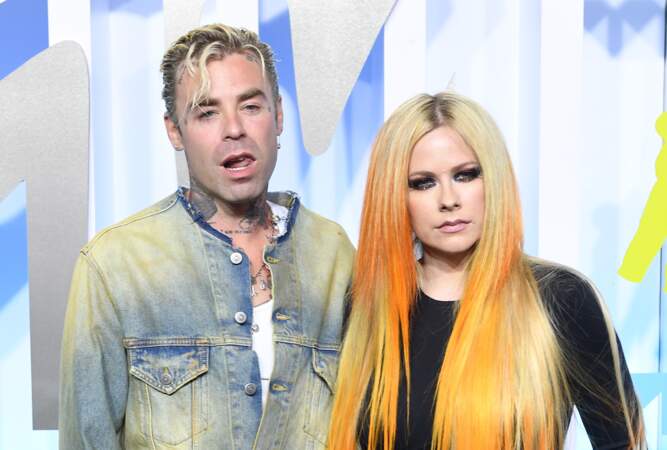 Le couple Avril Lavigne et Mod Sun tire la langue: la chanteuse rompt leurs fiançailles au bout d'un an.