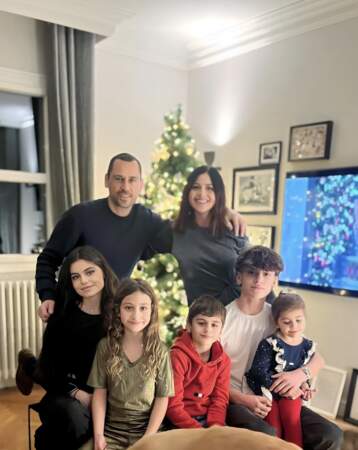 Au programme du Noël de Delphine et Olivier Colas : jeux, fête et un bon dîner avec leurs enfants Selena, Gabriel, Paul, Louise et Alba
