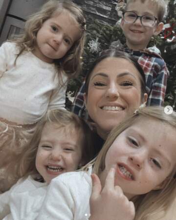 La maman de Nolann et des triplées Emmy, Lyna et Noëlya a profité de cette soirée de Noël en famille