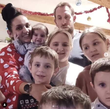 Stéphanie et Jérémy Riquelme, qui ont récemment dû faire face aux problèmes de santé de Lévy, le petit dernier, peuvent enfin profiter en famille le soir de Noël