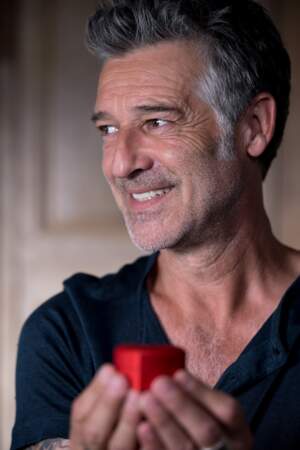 Stéphane Blancafort rieur dans le téléfilm "Retour vers le passé, concluant la série Tandem.