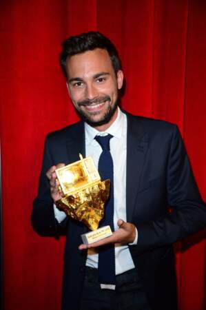 Le 9 juin 2015, il reçoit le trophée du "meilleur chroniqueur" lors des Gold prix de la TNT