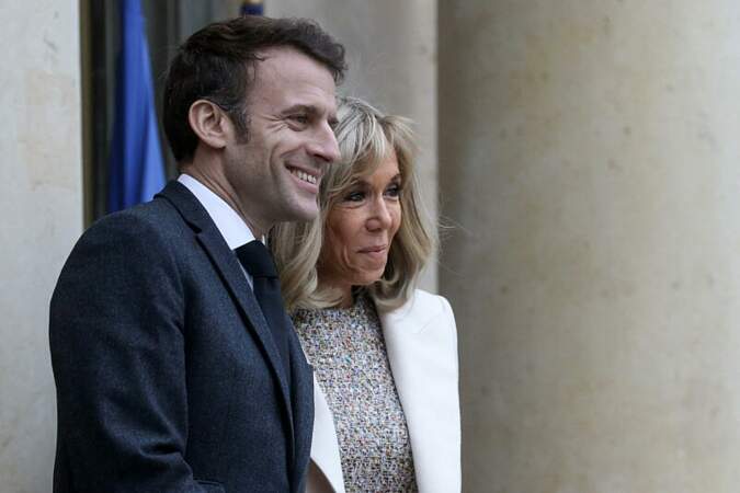"Ça ne me manque pas car j'aime les enfants de Brigitte comme si c'était les miens", a avoué Emmanuel Macron sur son désir de paternité dans l'émission Au Tableau !