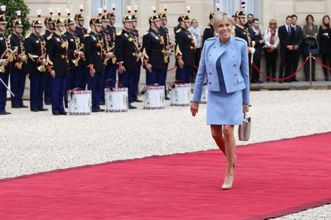 Brigitte Macron devient la Première dame de France