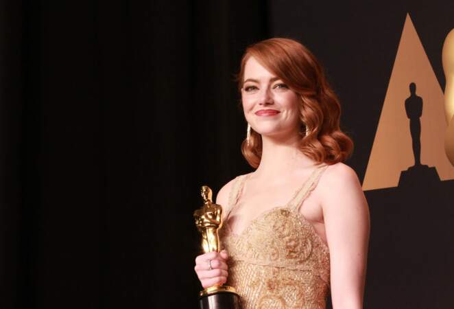 Elle obtient grâce à La La Land de multiples récompenses : l'Oscar, le golden globe et le BAFTA de la meilleure actrice.
