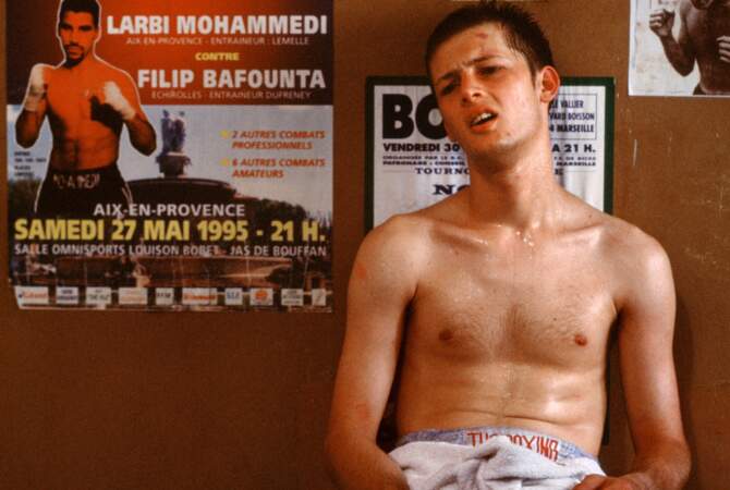 Nicolas Duvauchelle fait ses premiers pas au cinéma dans le film d'Eric Zonca,  Le petit voleur en 1999