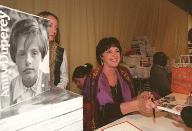 Anny Duperey en 2002 lors d'une signature de son livre à Brive La Gaillarde.