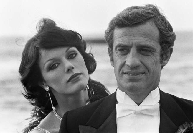 Anny Duperey avec Jean-Paul Belmondo en 1973 sur le tournage du film "Stavisky" d'Alain Resnais.