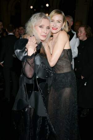 Les actrices s'étaient changées pour la soirée, avec une robe transparente pour Naomi Watts