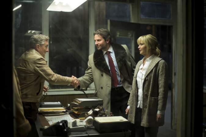 Dans le biopic Joy de David O Russell, sorti en 2015, Bradley Cooper retrouve sa partenaire Jennifer Lawrence et Robert De Niro.