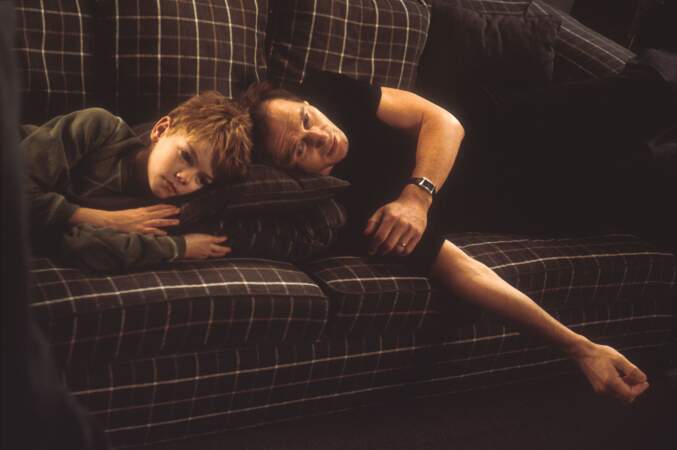 En 2003, Thomas Brodie-Sangster a 13 ans et tient son premier rôle dans la comédie romantique Love Actually. Il donne la réplique à Liam Neeson.