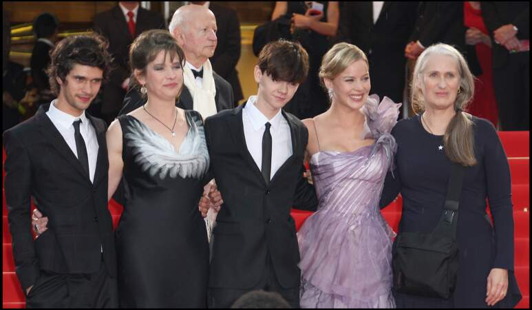 En 2009, sa participation au film Bright Star lui permet de monter les marches de Cannes. Il a 19 ans sur cette image.