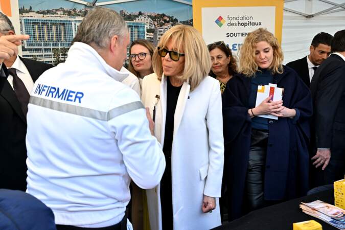 Brigitte Macron a profité de l'événement pour discuter avec un infirmier formateur de la ville de Nice