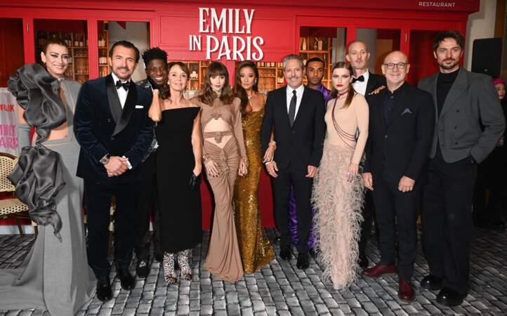 Dans la série "Emily in Paris", proposé par Netflix, il joue Gabriel pendant les trois saisons