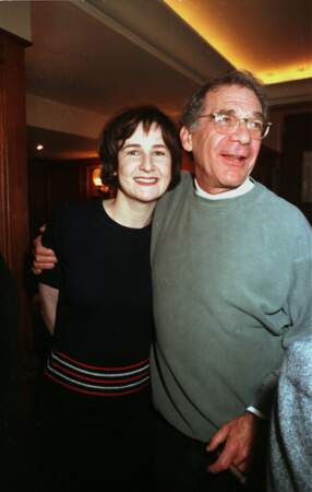 Valérie Lemercier apparaît dans une production internationale en 1995, Sabrina de Sydney Pollack, avec Harrison Ford