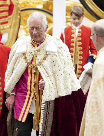 Mais c'est le 6 mai 2023 qu'il est officiellement couronné roi d'Angleterre à l'abbaye de Westminster de Londres.