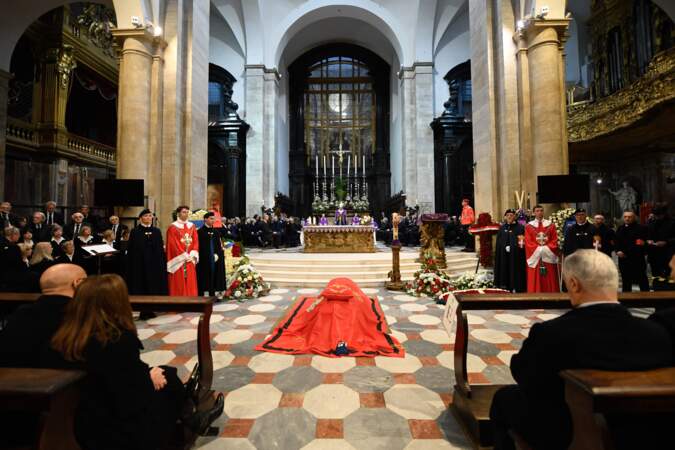 La cérémonie funéraire du prince Victor Emmanuel de Savoie en la basilique de Superga près de Turin