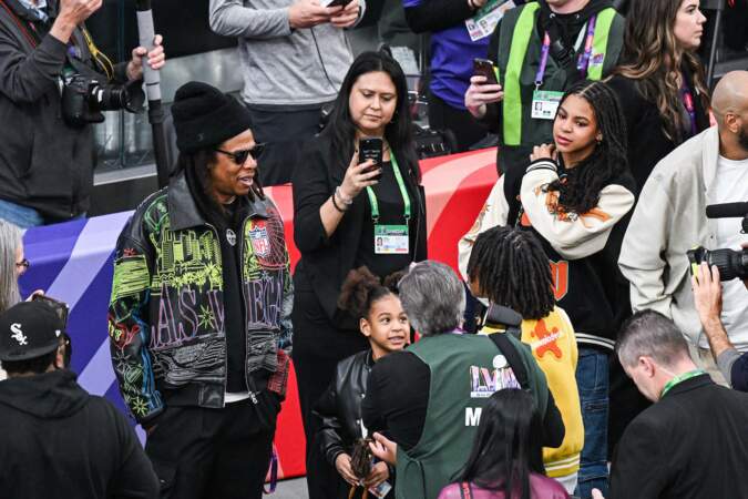 Jay-Z était présent pour l'événement aux côtés de ses filles Blue Ivy et Rumi. 