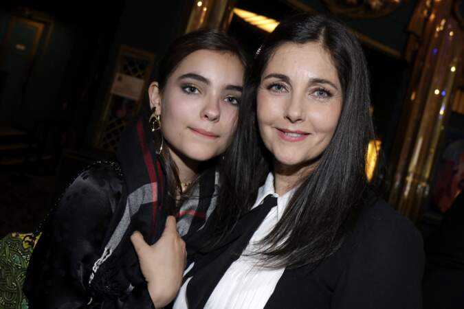 Le 13 mai 2019, elle prenait la pose avec sa fille Toscane, âgée de 20 ans, lors de la 31ème cérémonie des Molières à Paris