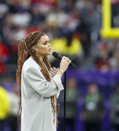 La chanteuse et actrice Andra Day a interprété Lift Every Voice and Sing face au public du Super Bowl. 