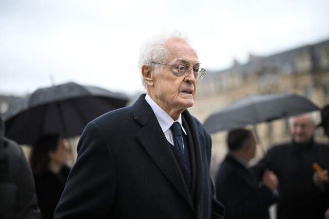 L'ancien premier Ministre Lionel Jospin a rendu hommage à Robert Badinter devant le ministère de la Justice sur la place Vendôme à Paris le 14 février 2024
