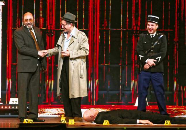 Est-ce le colonel Moutarde avec le chandelier? Kad Merad, Dany Boon et Michael Youn pour le sketch "Cluedo".