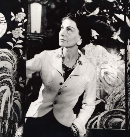 Gabrielle Chanel, dite "Coco", est née en 1883 et décédée en 1971.