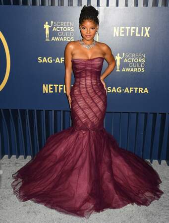 L'actrice révélée dans La Petite Sirène était sublime dans une robe bustier violette. 