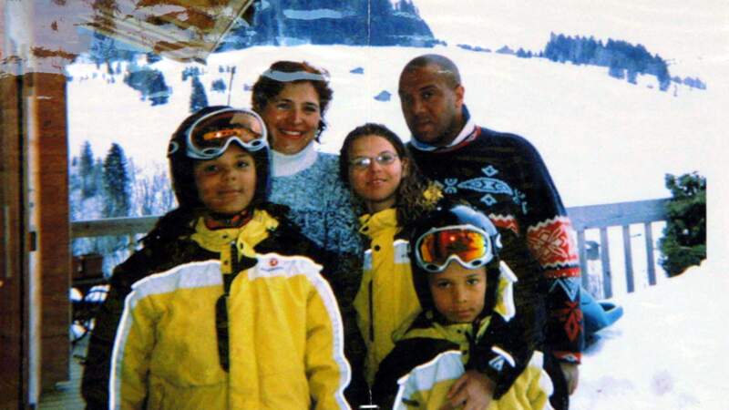Xavier Flactif, sa compagne et leurs trois enfants sur une photo de vacances. Ils ont tous été tués par David Hotyat en 2003.