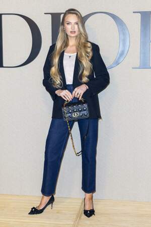 Romee Strijd, mannequin et ange Victoria's Secret, a osé le jean au défilé Dior
