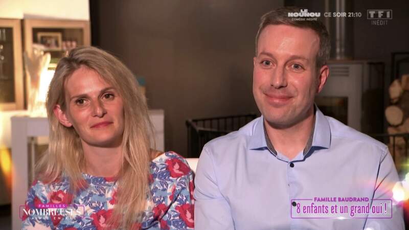 Céline, en congé parental, et Clément Baudrand, directeur de banques, envisagent de célébrer leur mariage à l'écran