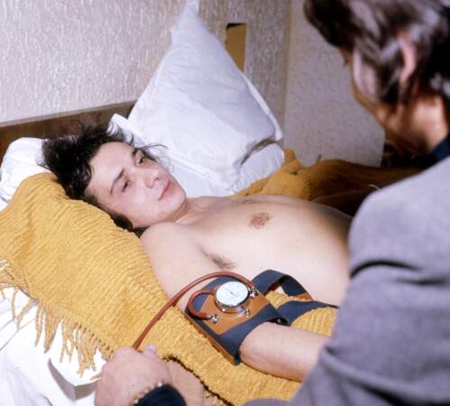 Michel Sardou à l'hôpital en 1973.