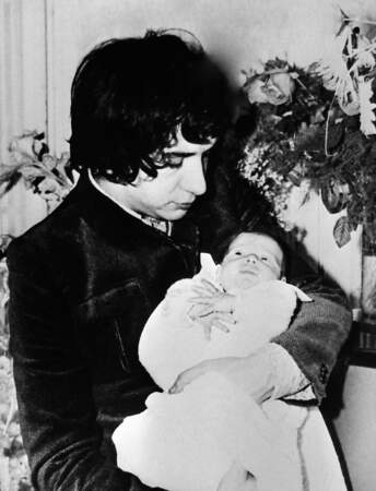 Michel Sardou à la naissance de sa fille Sandrine en 1970.