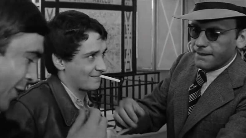 Michel Sardou fait une brève apparition dans le film "Paris brûle t-il?" en 1966.