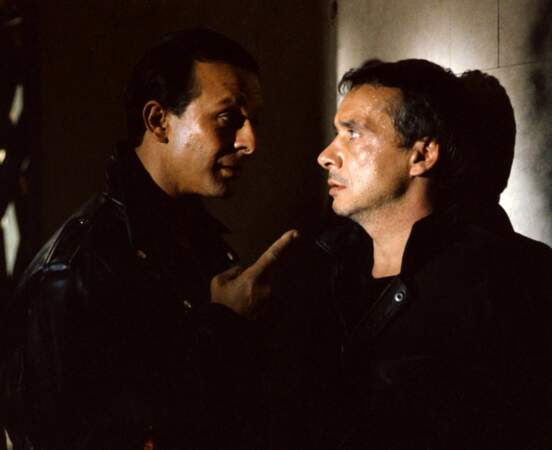 Michel Sardou et Roland Giraud dans le film "Cross" en 1987.