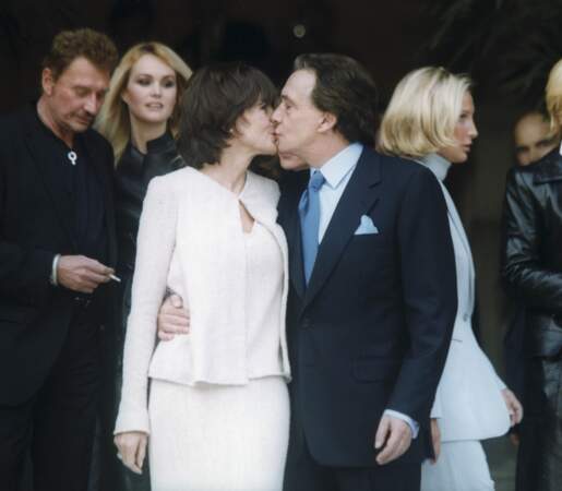 Michel Sardou et Anne-Marie Périer se marient en 1999 à Neuilly-sur-Seine. Avec de nombreux invités...