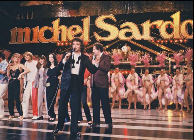 Michel Sardou, plus consensuel,  entame la décennie 80 avec de grands succès (ici en 1981).