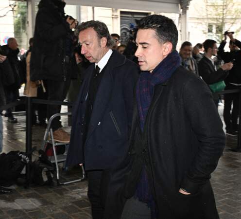 Stephane Bern et Yori Bailleres lors de la cérémonie d'enterrement de Frédéric Mitterrand.