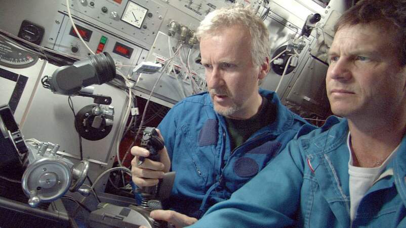James Cameron sur le tournage du documentaire "Les fantômes du Titanic" en 2003.