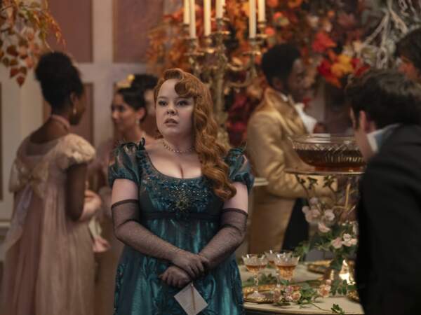 Penelope seule au bal dans l'épisode 1 de la saison 3