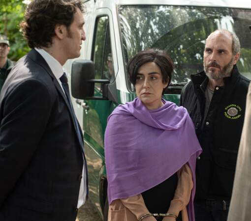 Rosario Porto dans la scène de reconstitution de son arrestation dans la série Netflix.