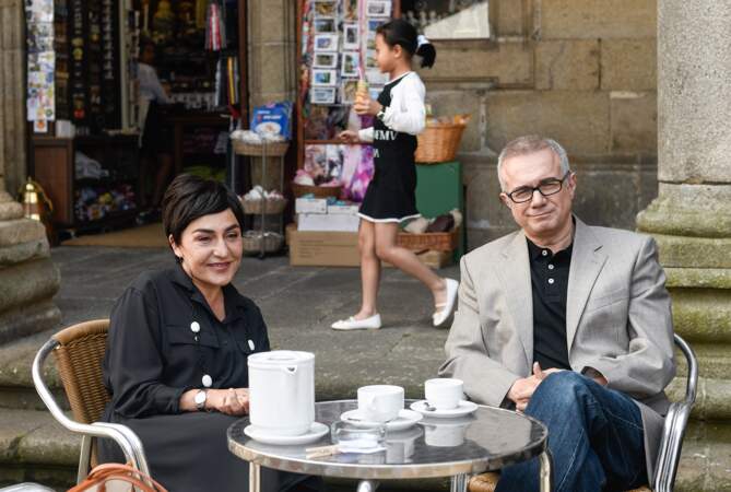 Candela Pena (Rosario) et Tristan Ulloa (Alfonso) et Iris Wu (Asunta) en arrière plan incarnent à l'écran les protagonistes de cette affaire criminelle tragique.