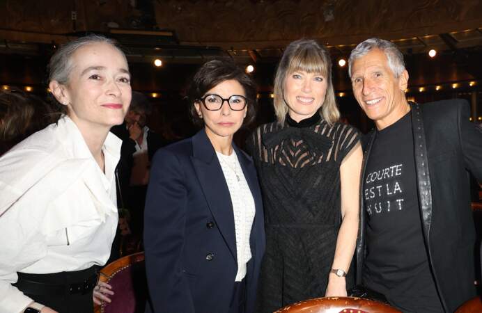 Delphine Ernotte, Rachida Dati, Nagui et sa femme Mélanie Page posent ensemble à la 35ème cérémonie des Molières aux Folies Bergère à Paris