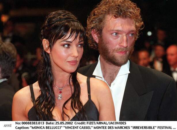 Vincent Cassel et Monica Bellucci au festival de Cannes 2002 pour la montée des marches 
