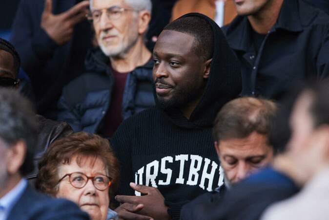 Le chanteur Dadju a suivi le match PSG-Dortmund depuis les tribunes du Parc des Princes.