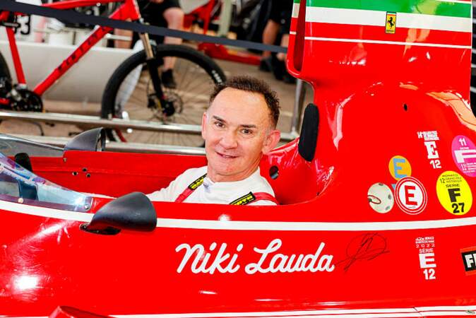 Le pilote italien Andrea Burani a posé dans une voiture signé Niki Lauda. 