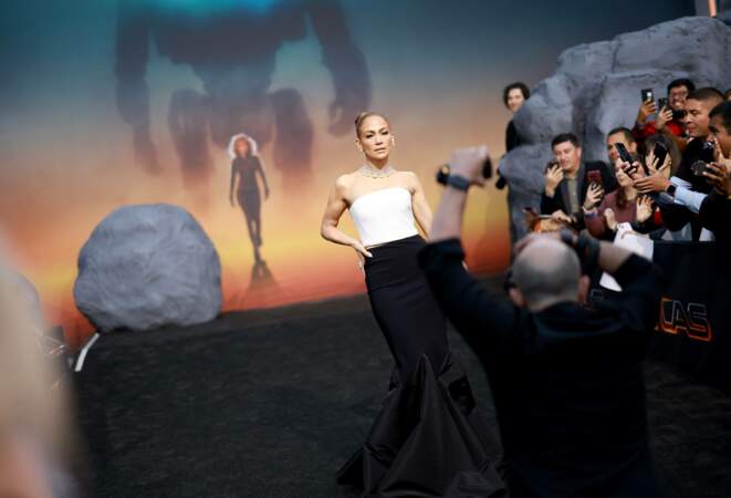 Jennifer Lopez, star du film Netflix Atlas et de l'avant-première