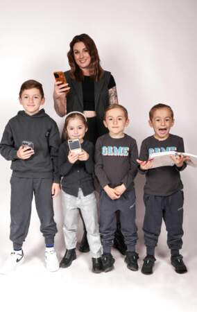 Johanna est de retour avec ses quatre enfants : Gabin, Joy, Dario et Livio (Alpes-Maritimes).