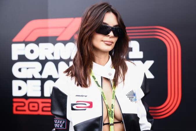 Ce dimanche 26 mai, les célébrités ont sorti le grand jeu lors du Grand Prix de Formule 1 (F1) de Monaco. Comme ici Emily Ratajkowski.