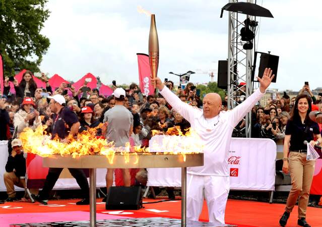 Le chef Thierry Marx a clôturé le défilé de la flamme olympique sur la place des Quinconces à Bordeaux, le 23 mai dernier.